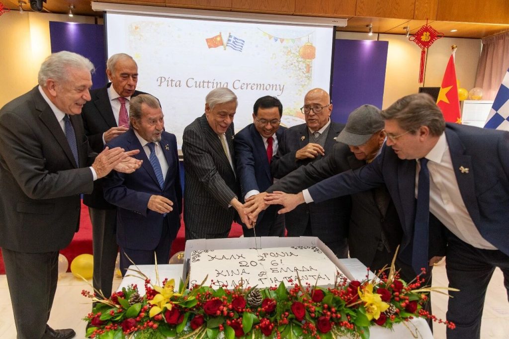 我们参与了驻希腊大使馆举办的新年“切饼”活动