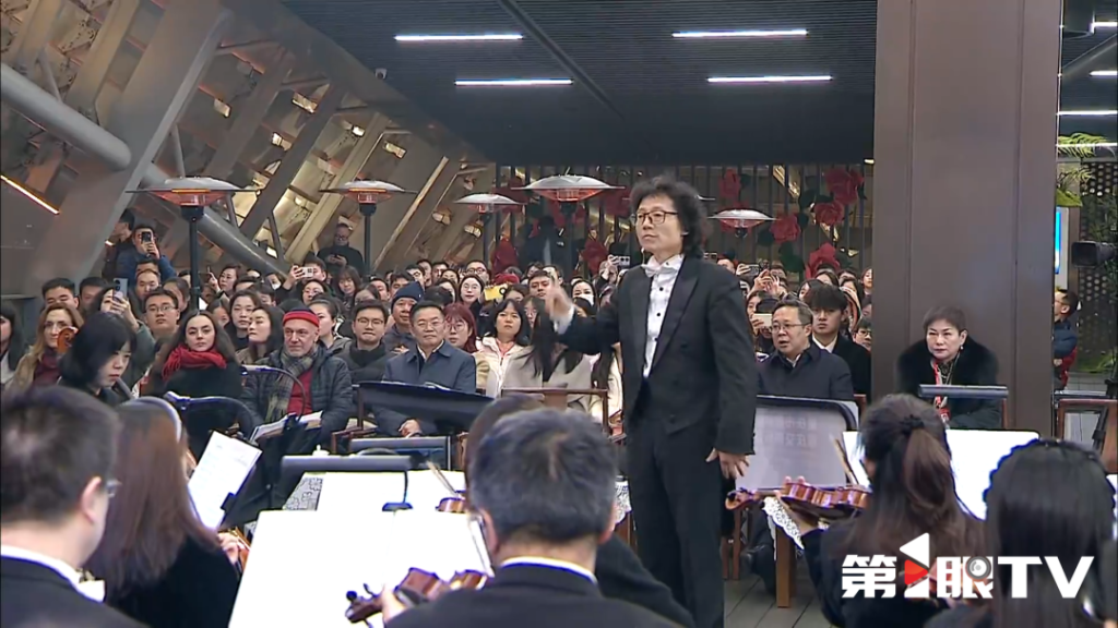 “重庆之夜”交响音乐会，希腊嘉宾用中文演唱《我爱你中国》